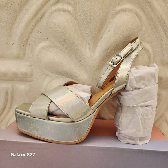 Lisa Vicky Silver Metallic "Jazz" Platform sandals. NIB. Size 9 - Picture 2 of 9
